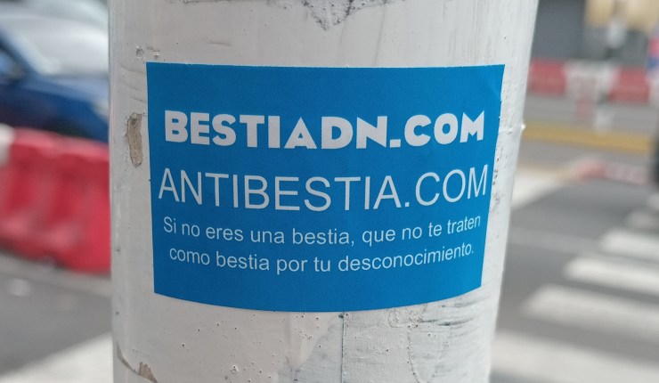Los que tienen la marca de la bestia nunca te podrán decir de modo general quienes son los que tienen la marca de la bestia, pero yo al no tener la marca de la bestia sí te puedo decir que cosa significa tener la marca de la bestia, por eso mis blogs son, entre otros:  antibestia.com bestiadn.com Porque tengo la marca del entendido (la coherencia), yo sí entiendo de justicia, por eso otro de mis blogs se llama (NTIEND.ME), entiéndeme, si es que&nbsp;puedes!.